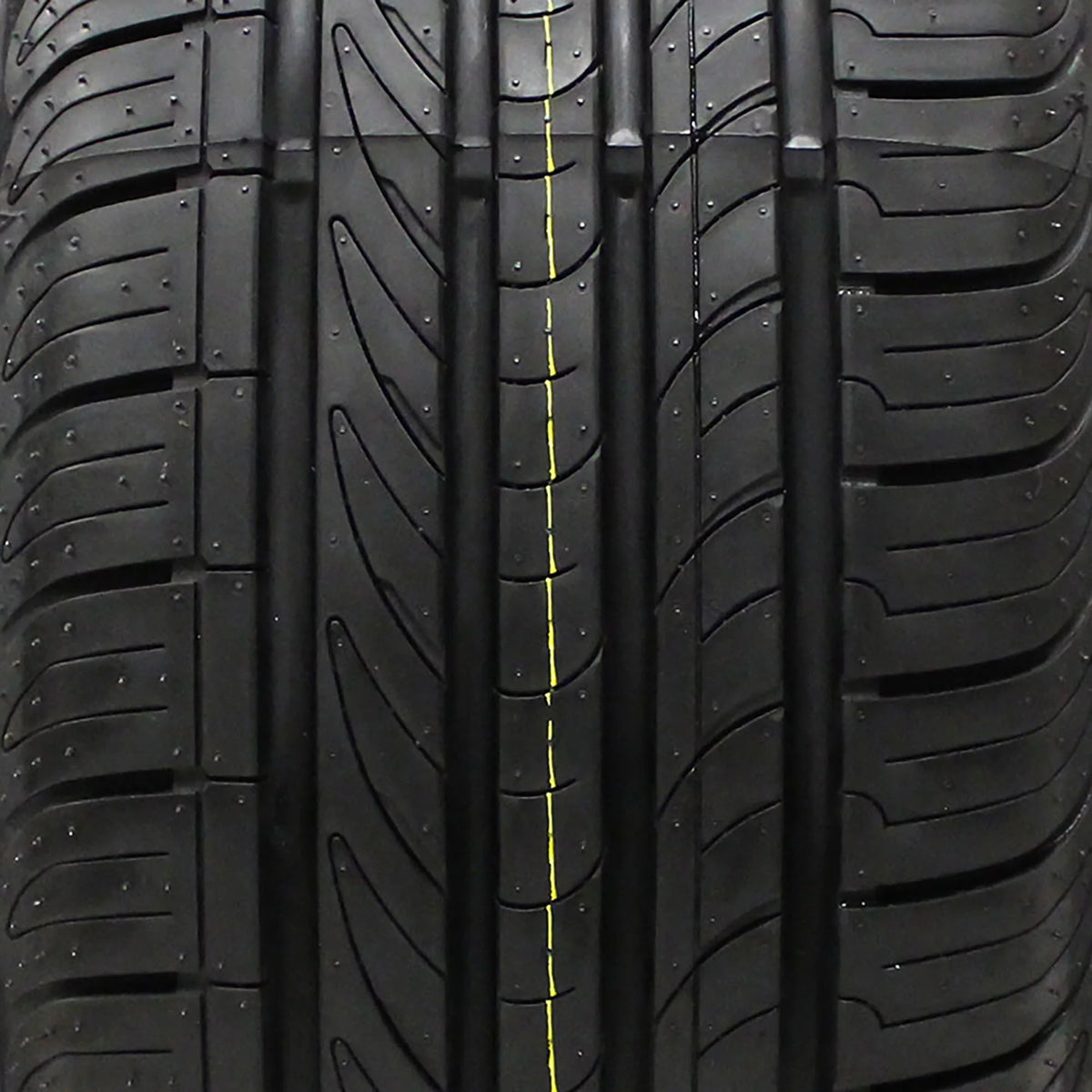 P235/60R18 103H Passenger Tire H485