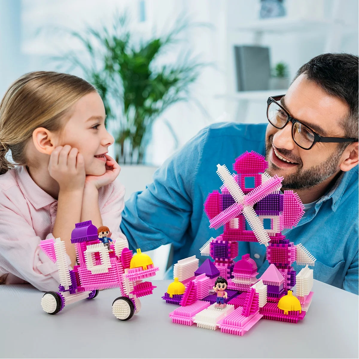 106pcs Hedgehog Building Blocks Tiles Castle Theme Set with Human Figures STEM Toy Kit, Pink Z43438