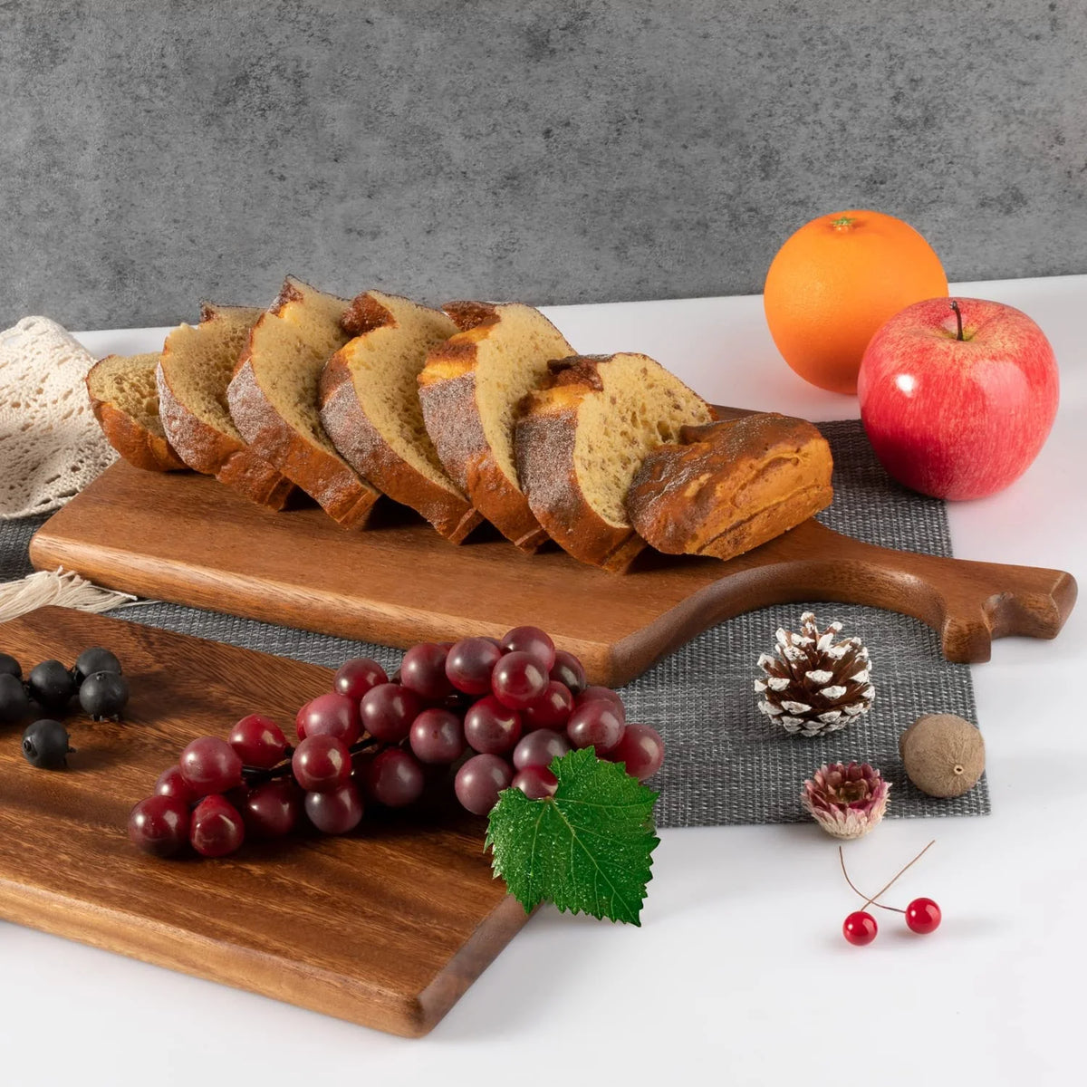 Acacia Wooden Cutting Board with Grip Handle F735